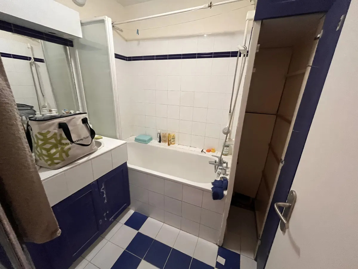 Salle de bain rénovée de la voisine du dessous, ce qui était à risque